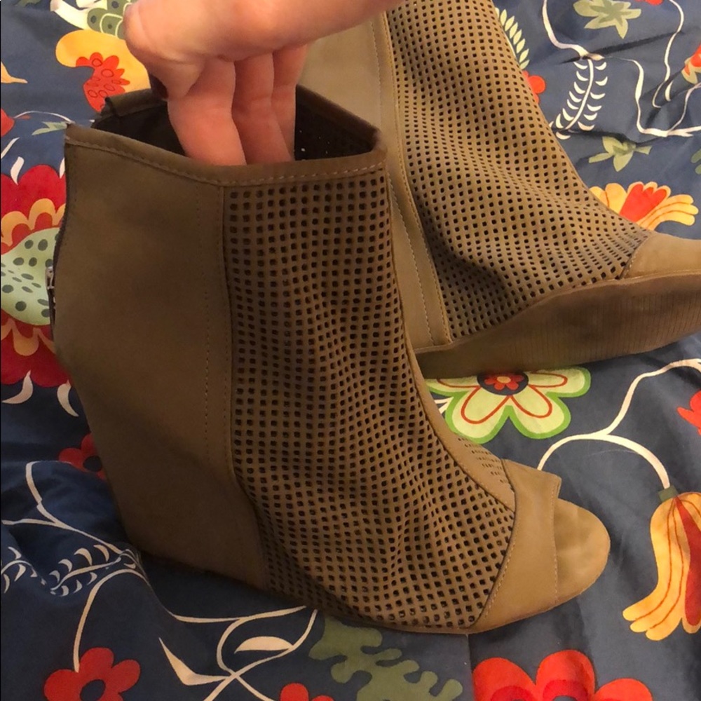 Juicy Couture Wedges